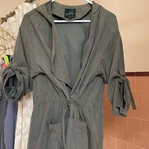 Hooded green lightweight thigh-length jacket